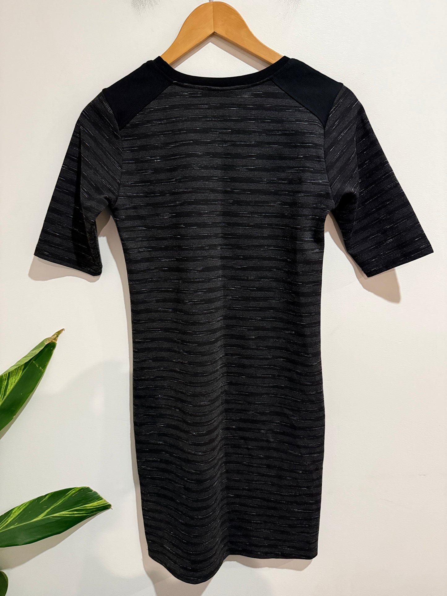 Wild South (Made In NZ) Short Sleeve Knit Dress Size 8