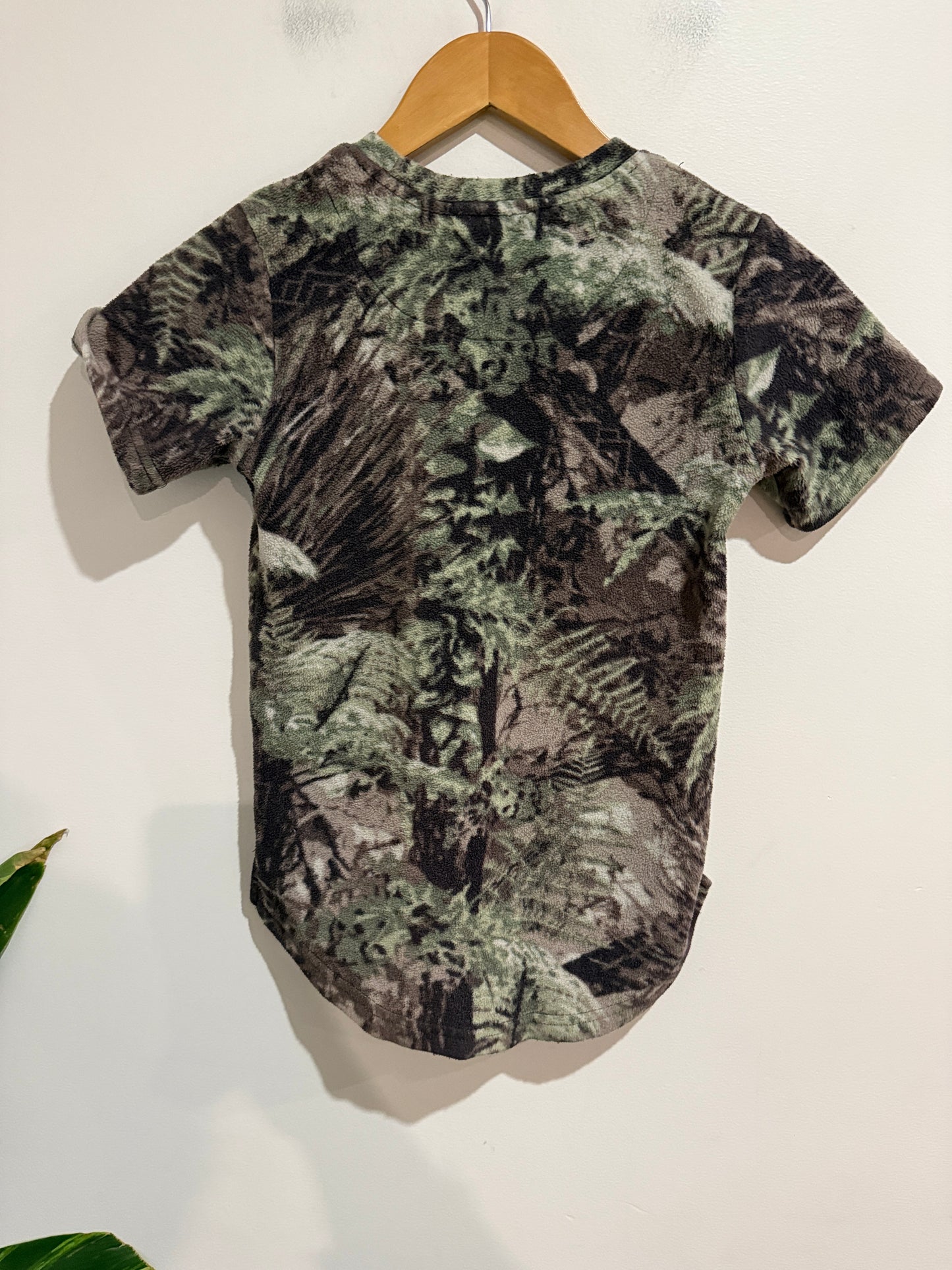 Back Country Size 8 Camo Fleece Top