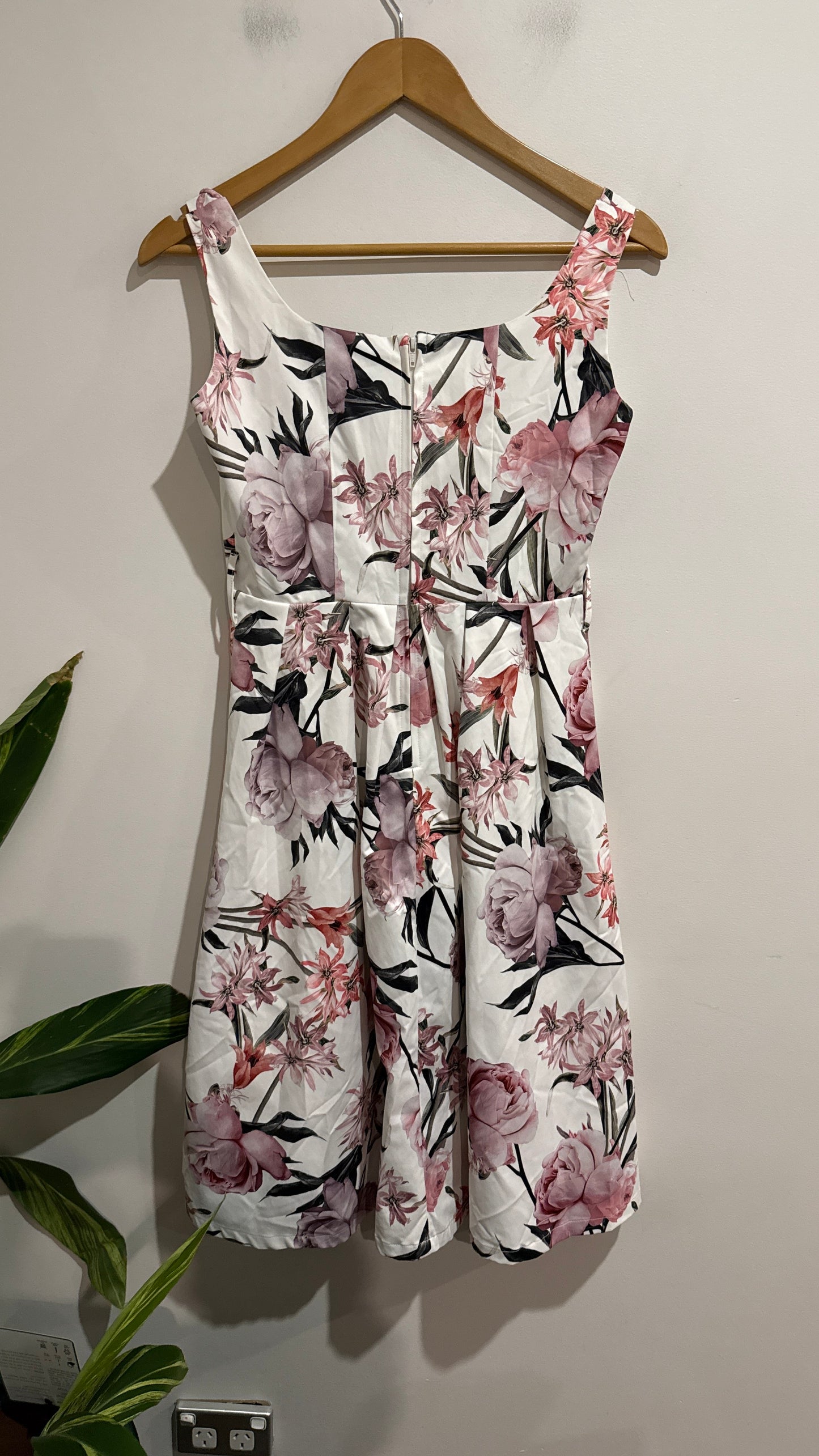 Pagani Size 8 Floral Print Fit And Flare Dress