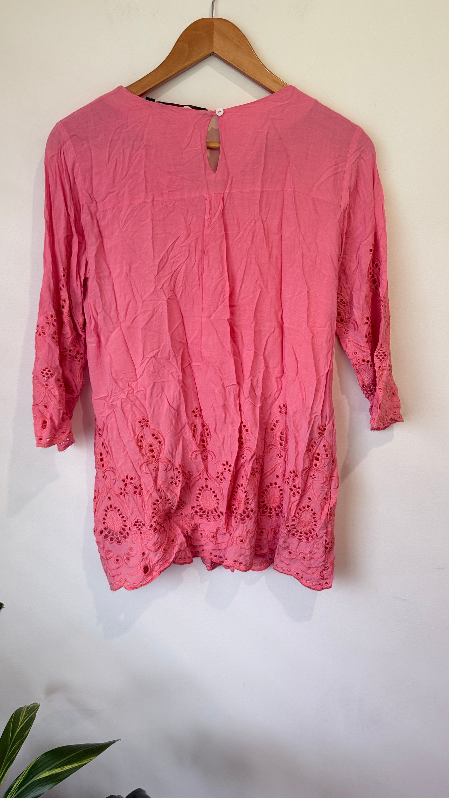 Ivory Coral Broderie 3/4 Sleeve Top - Size XXL