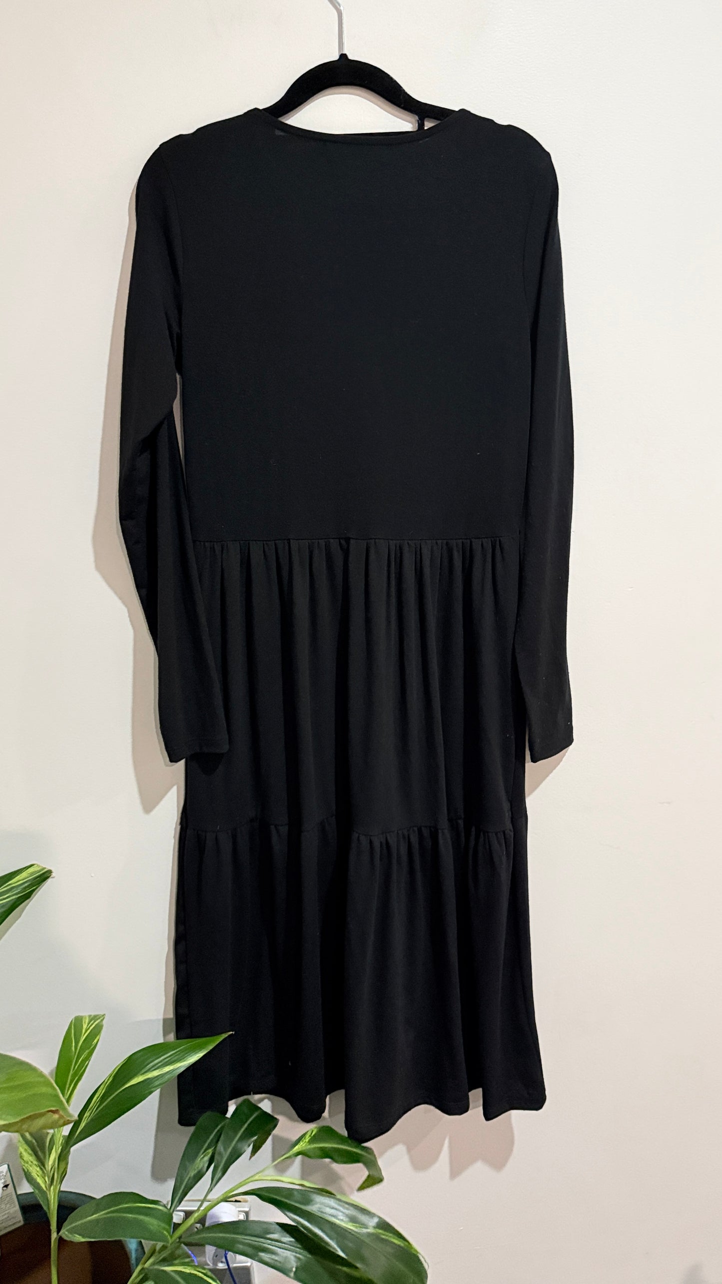 Glassons Size S Black Tiered Long Sleeve Dress