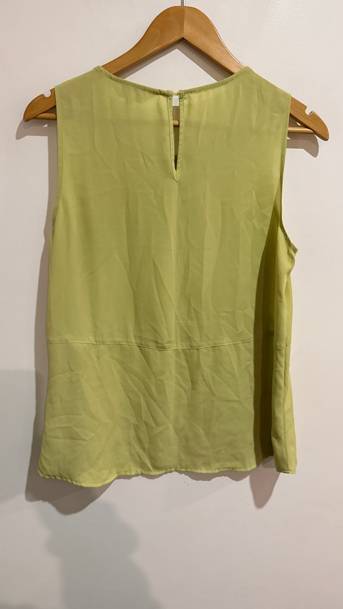 Capture Size 12 Keyhole Back Sleeveless Top