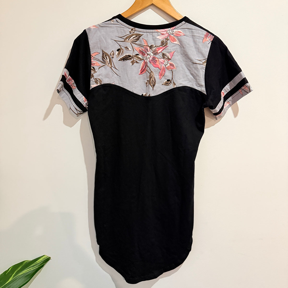 Chinga Black Floral-Panel Longline T-Shirt Size S