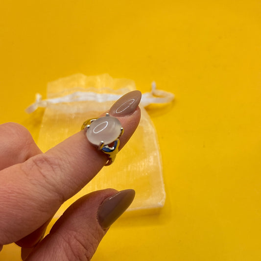 Cream Cabochon Statement Ring with Pouch