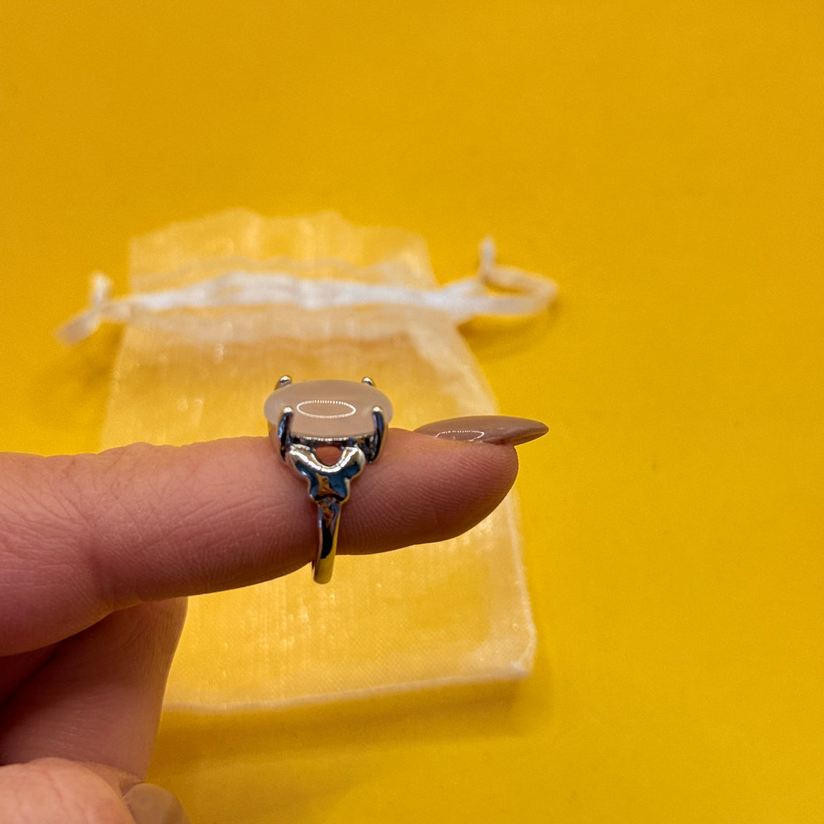 Cream Cabochon Statement Ring with Pouch
