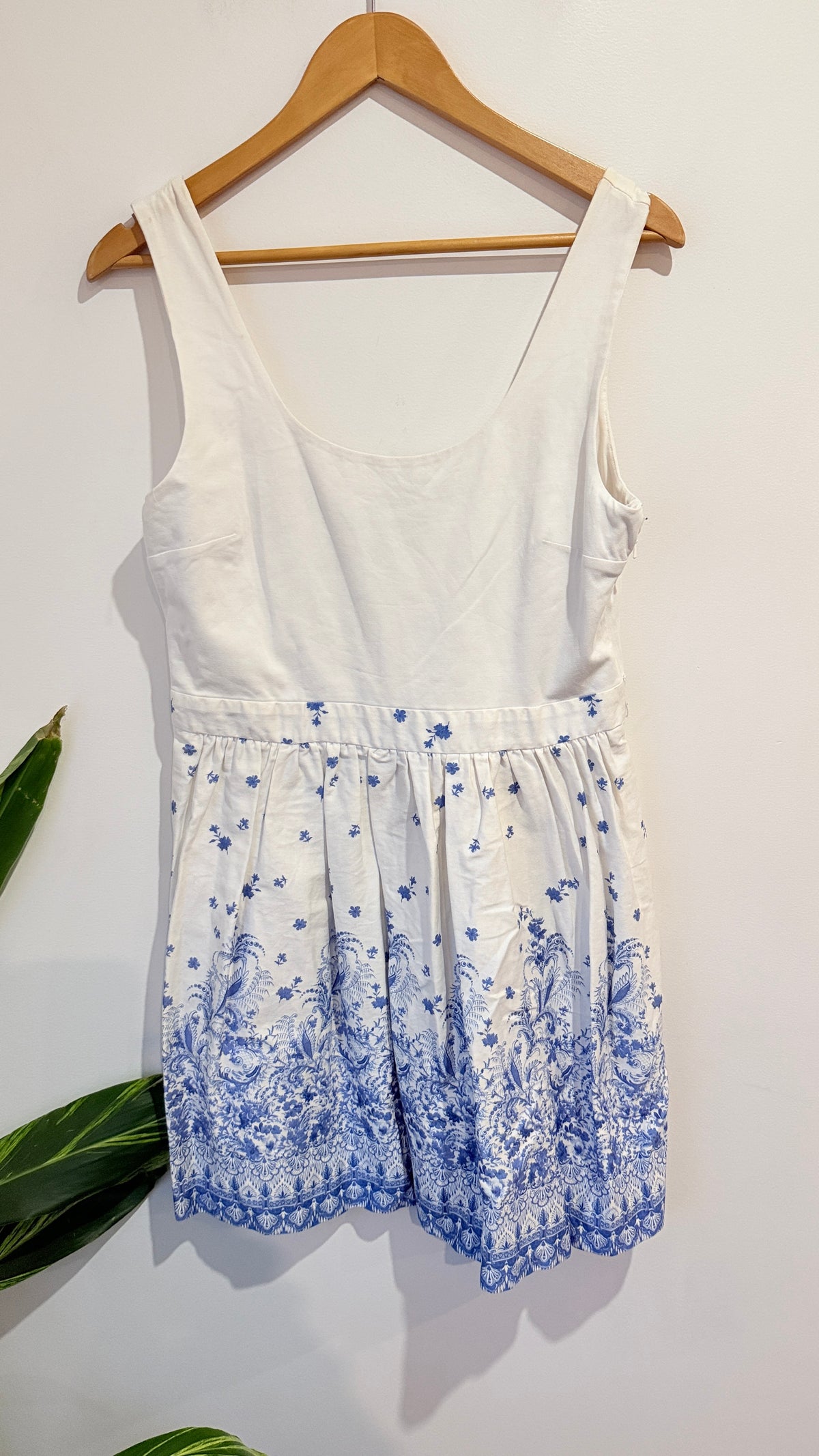 Forever New White Blue Floral Sleeveless Dress Size 14