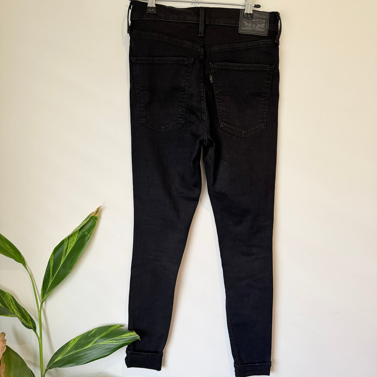 Levi's Mile High Super Skinny Black Distressed Jeans Size 28