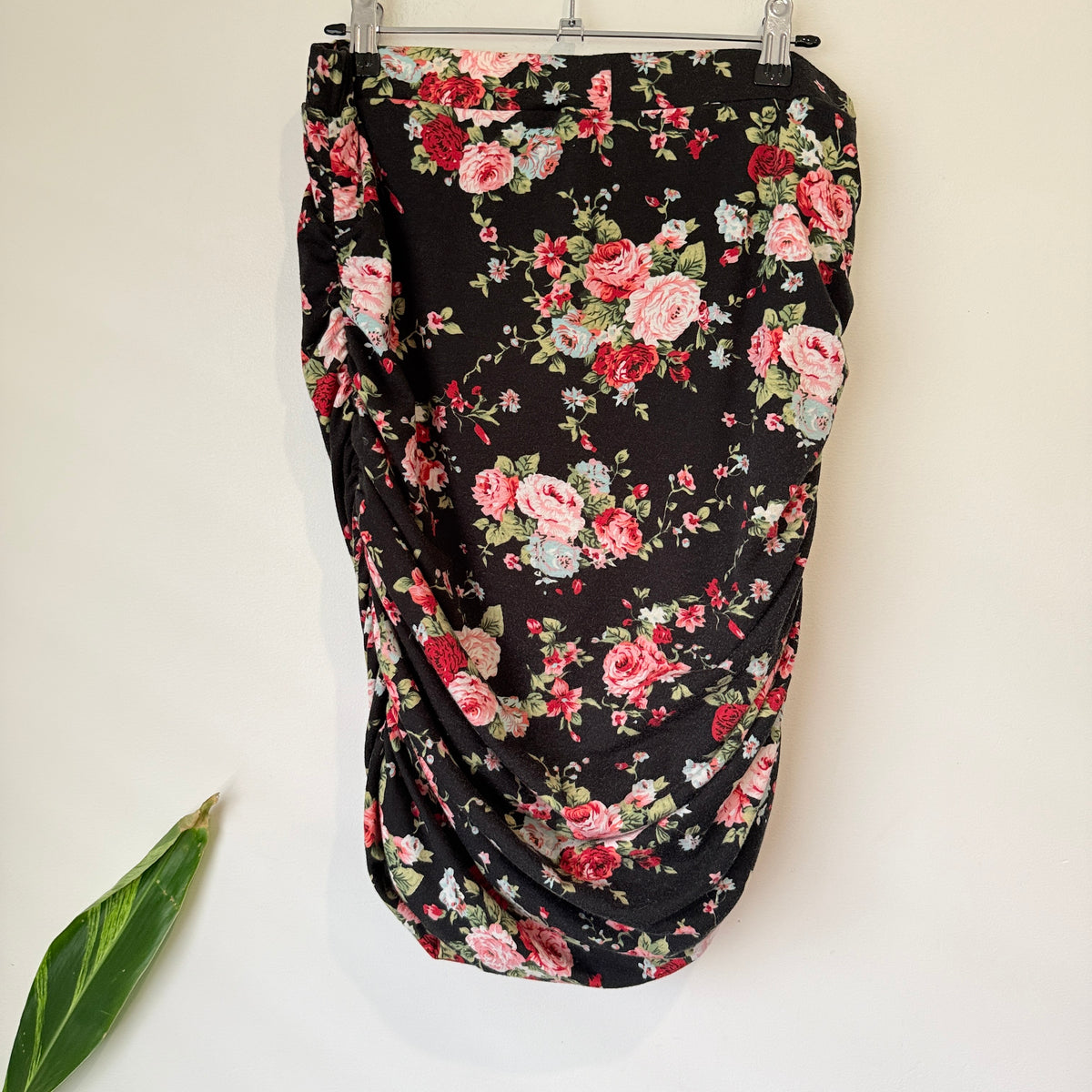 White Chalk Black Floral Print Ruched Skirt Size 12