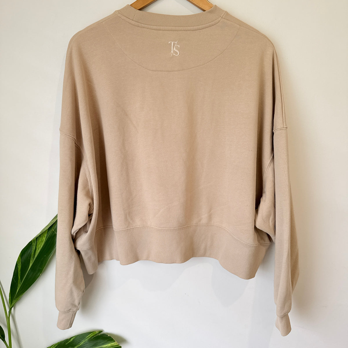 Taylor Sport Beige Cropped Sweatshirt Size M