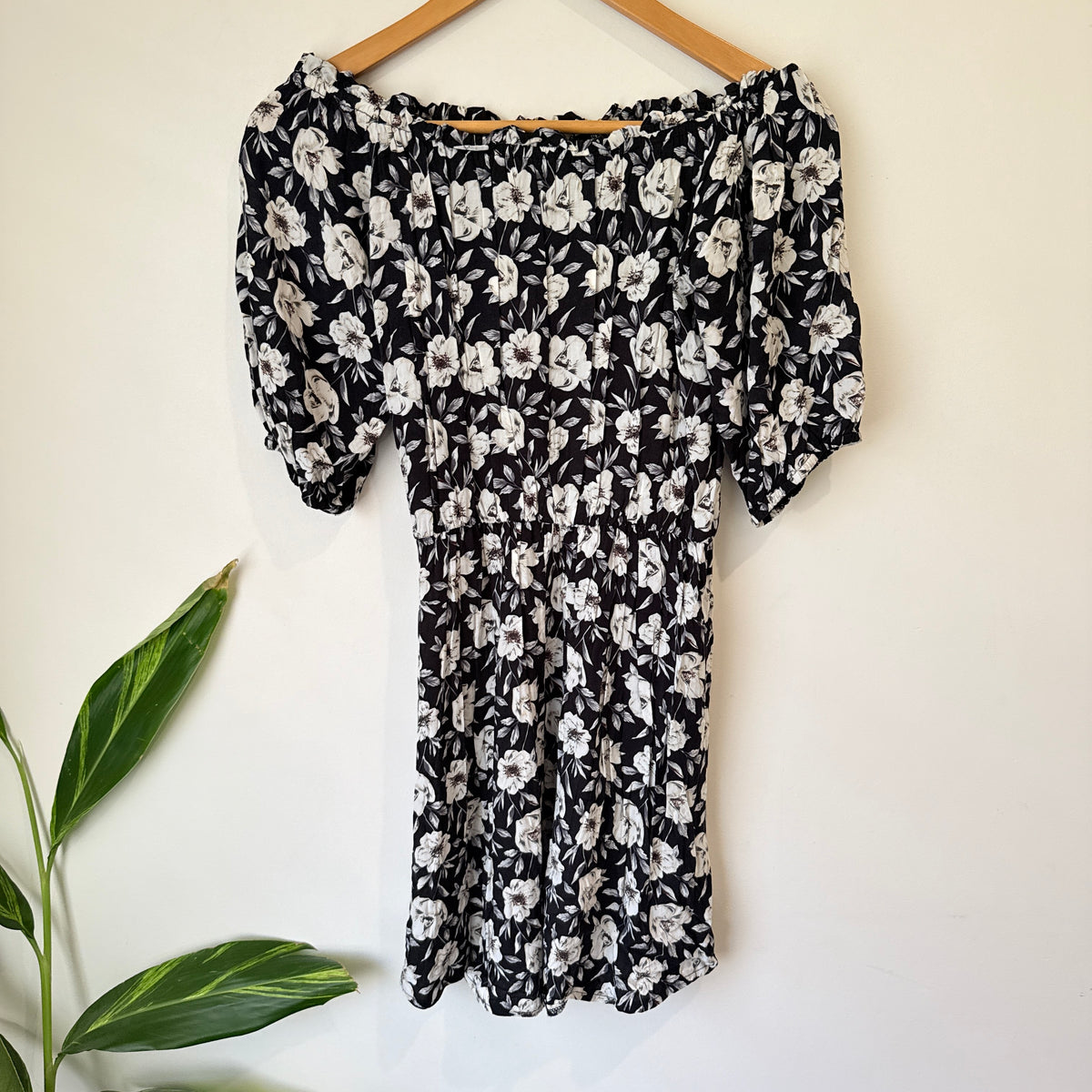 Chic a Booti Black and White Floral Off Shoulder Dress Size 10