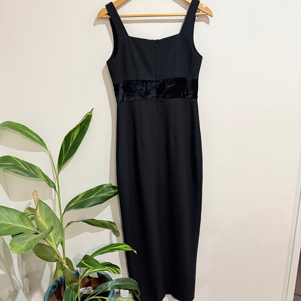Cue Black Velvet Waist Sleeveless Midi Dress Size 10