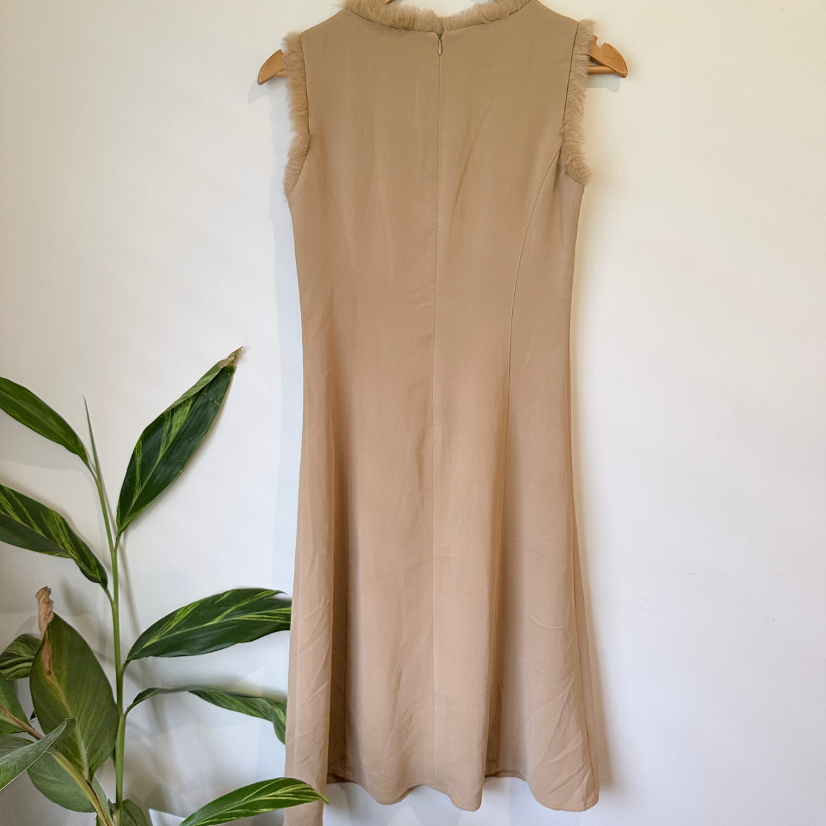 Single Noble Sleeveless Dress Size M | U/Arm to U/Arm 41cm