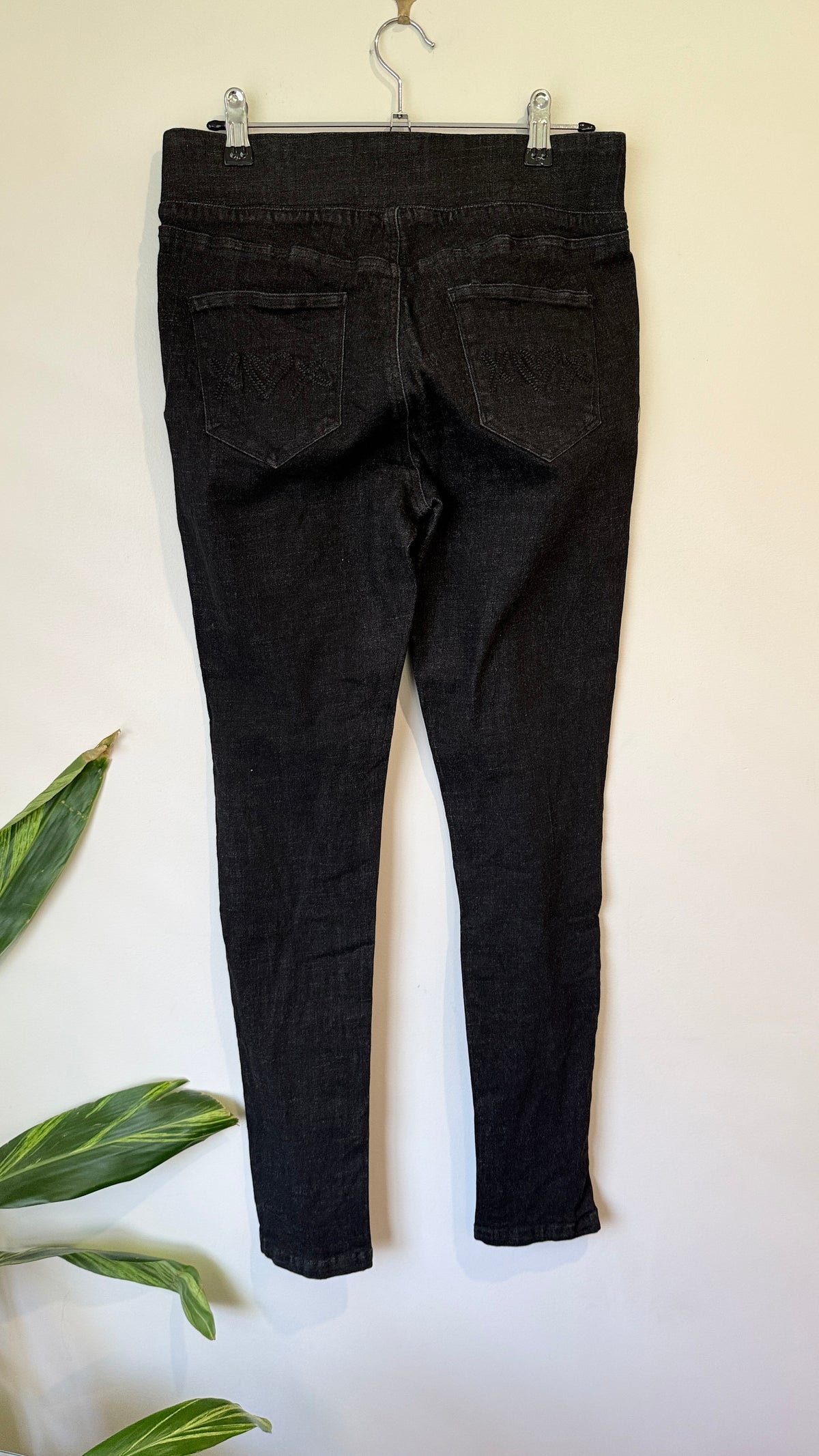 Classified With Love Size M Black Distressed Jeggings