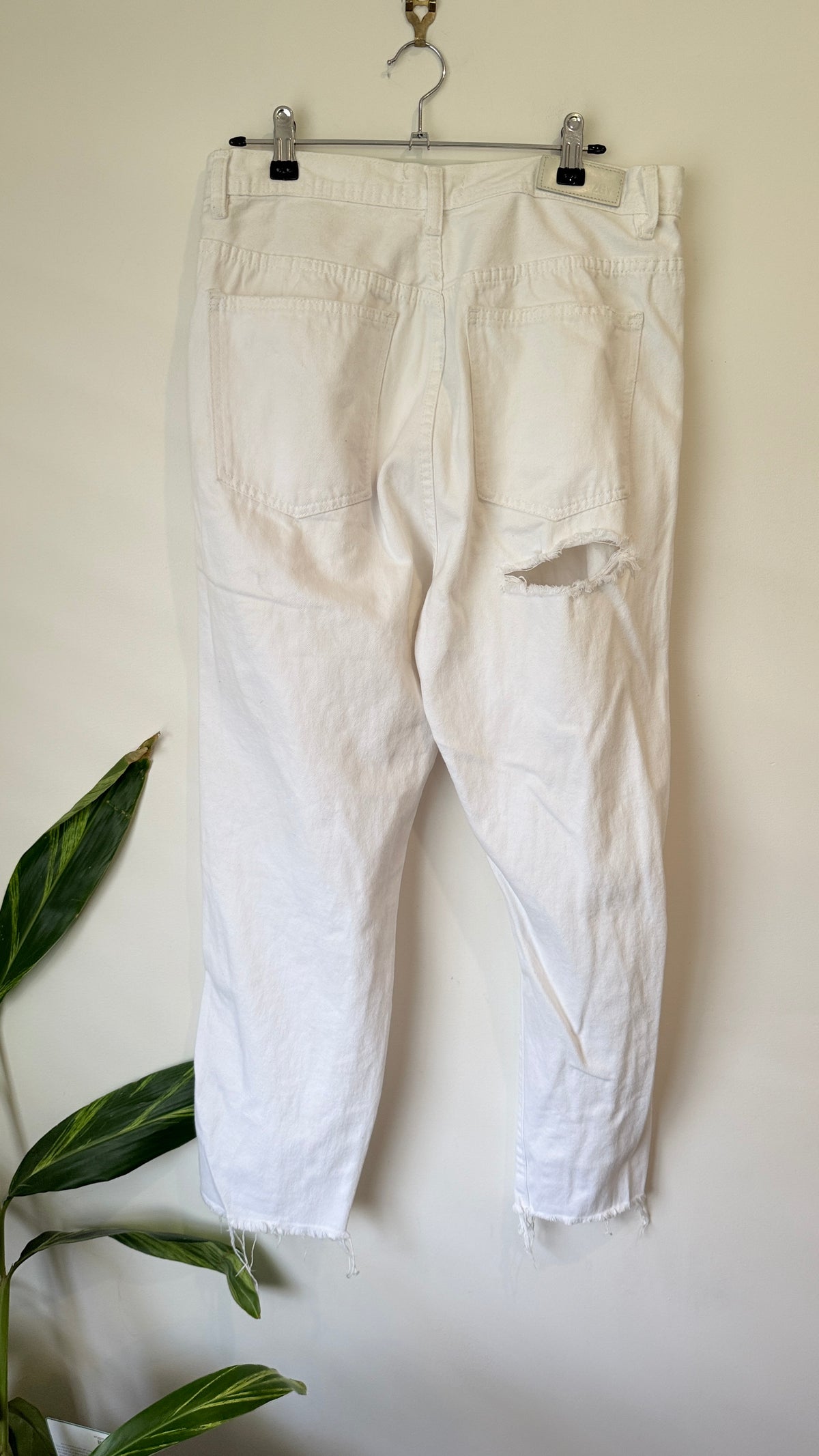 Ziggy Denim White Distressed Jeans Size 32