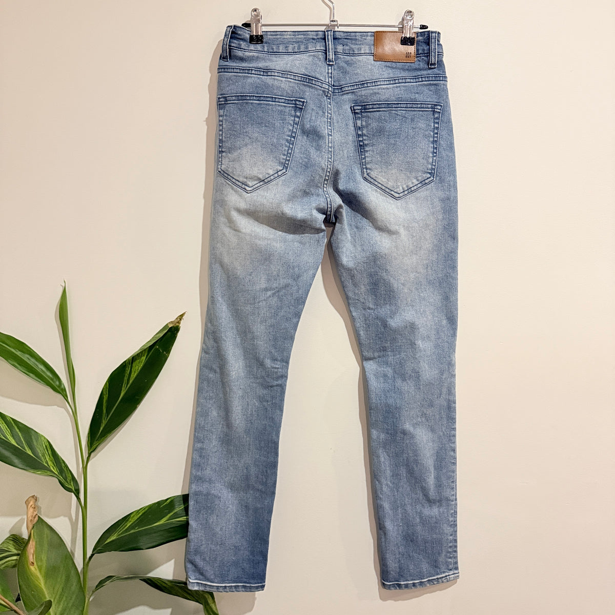 Absent Light Wash Tapered Jeans Size 28