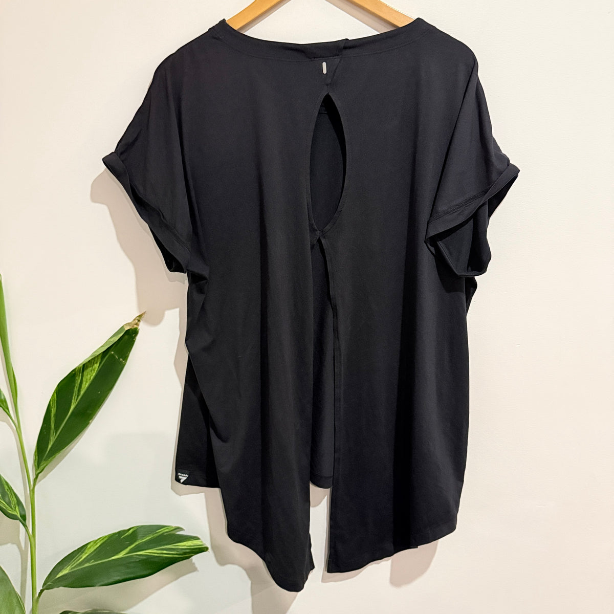 Torpedo7 Black Split Back Active Tee Size XL