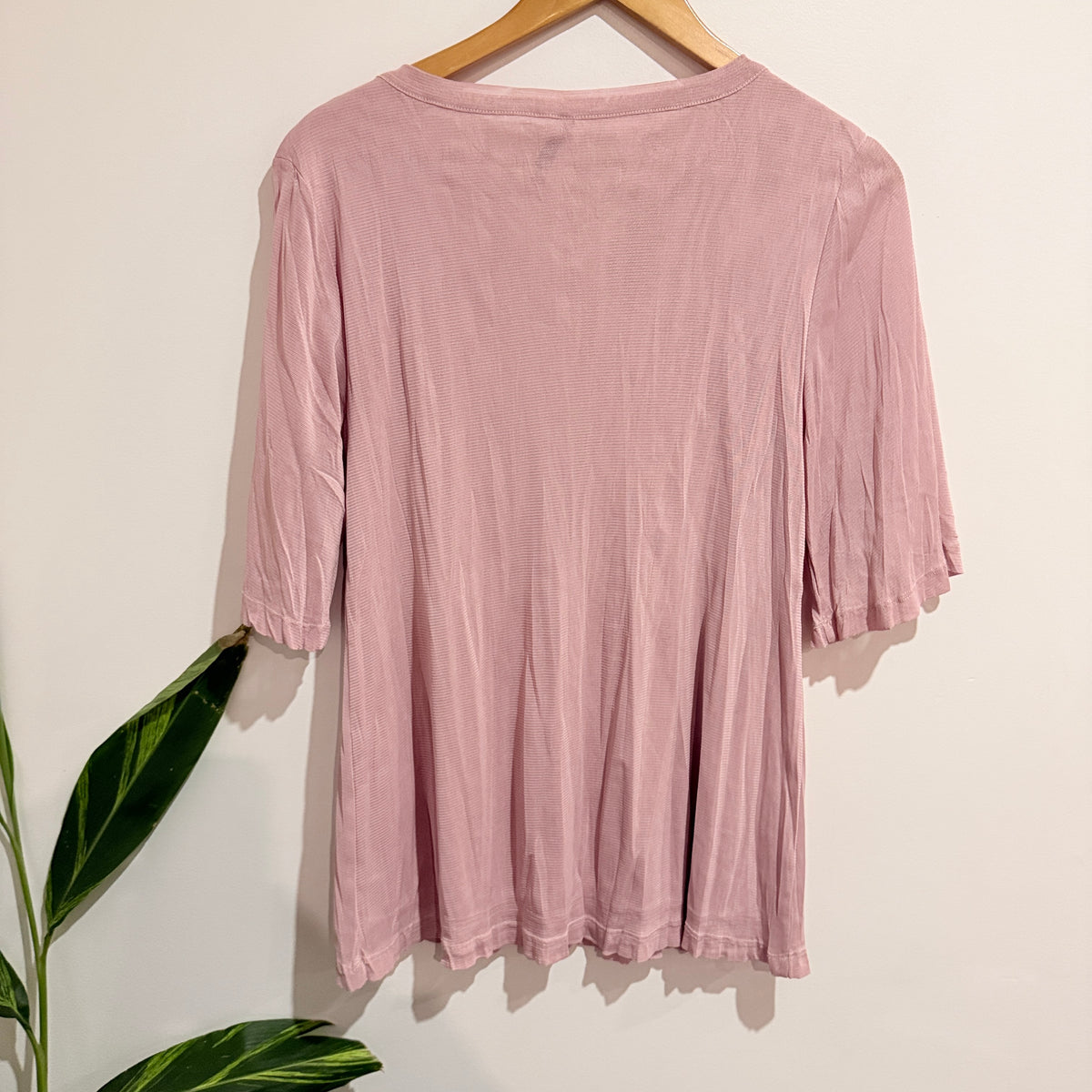 Runway NYC Dusty Pink V Neck Top Size M