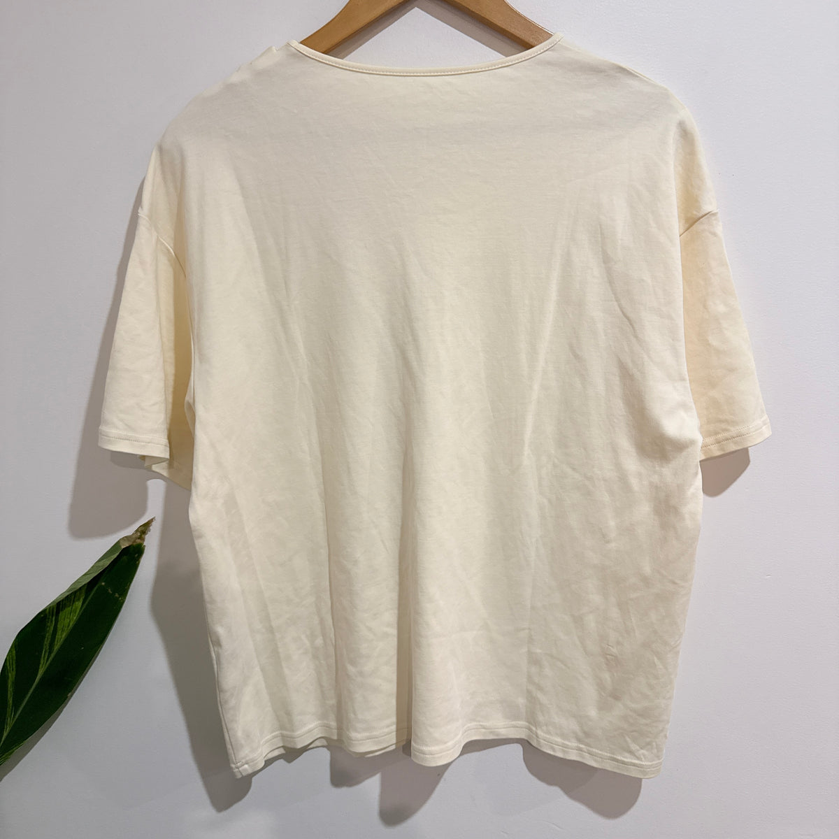 Motf Cream Twist Shoulder Cut Out Tee Size M