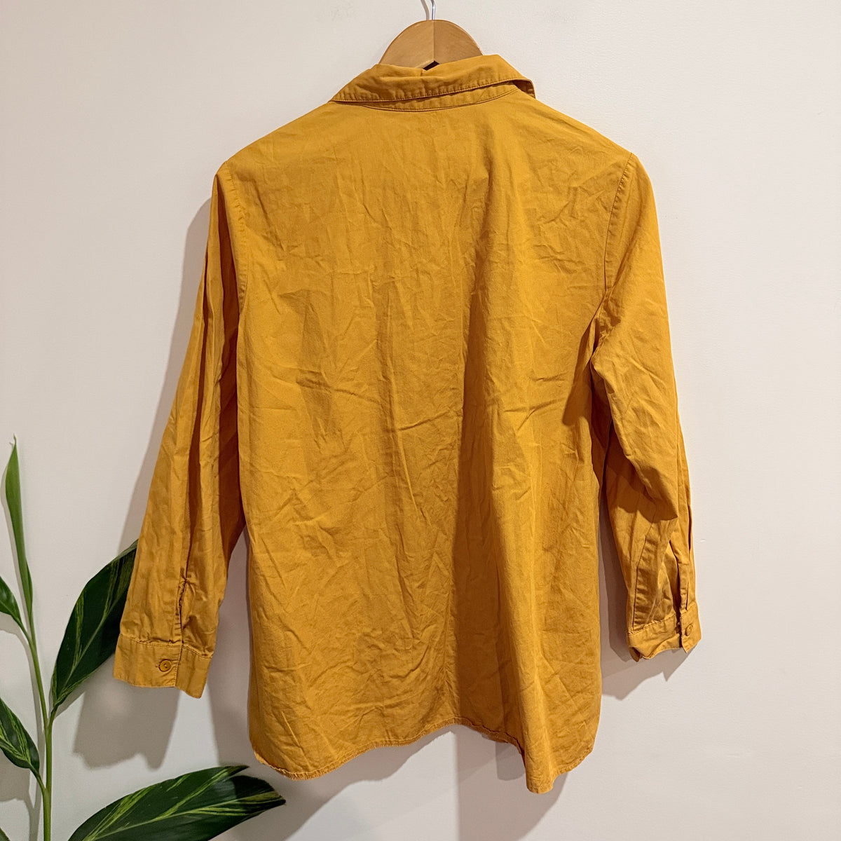 GEB Long-sleeve Button-up Shirt Size L | U/Arm to U/Arm 57cm
