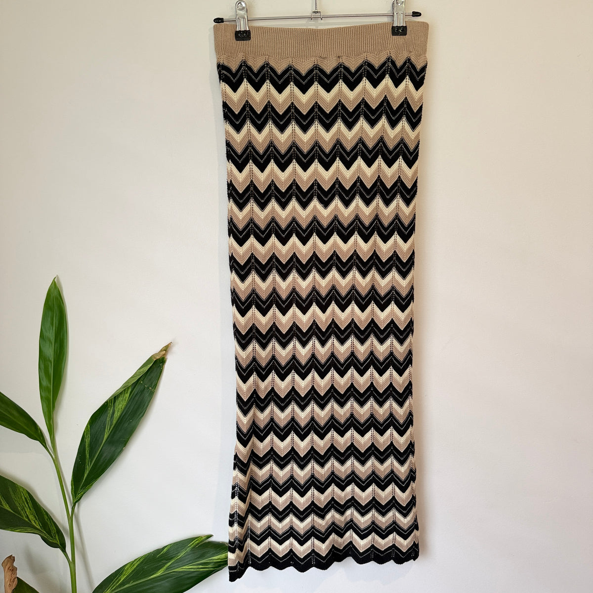 Dotti Chevron Knit Maxi Skirt Beige Black Size 8