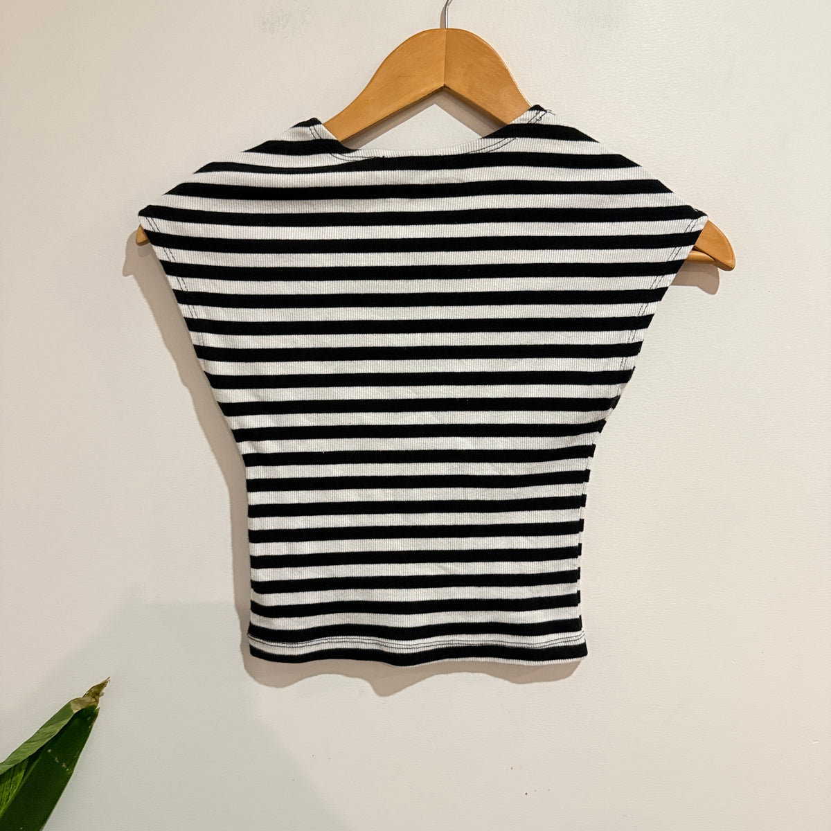 Stradivarius Black and White Stripe Ribbed Tee Size S (XS Fit)