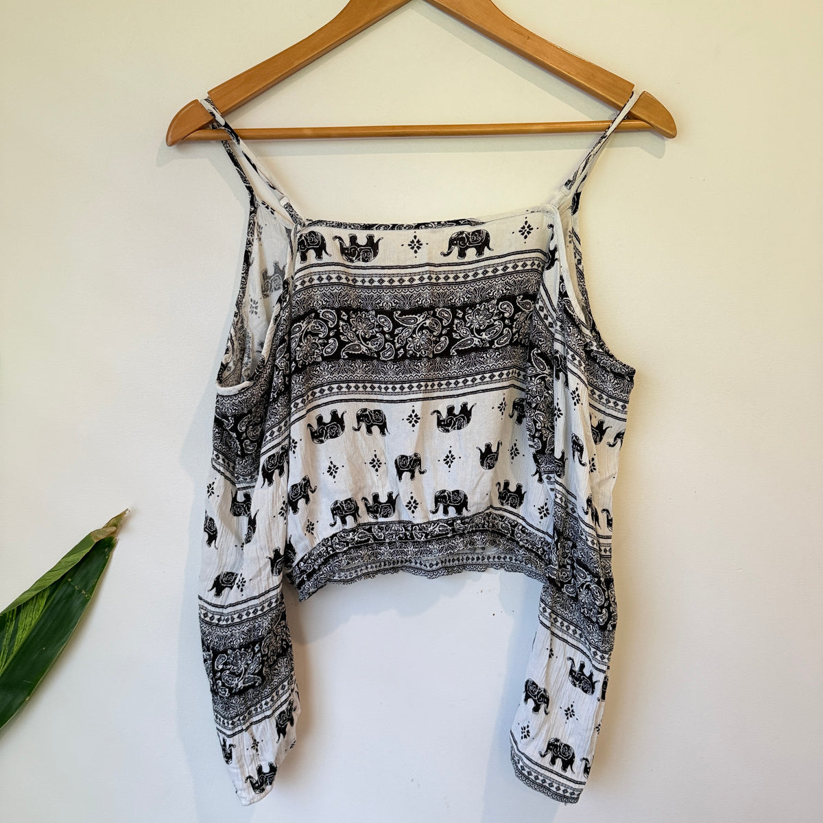 Elephant Print Cold Shoulder Crop Top - 47cm u/arm