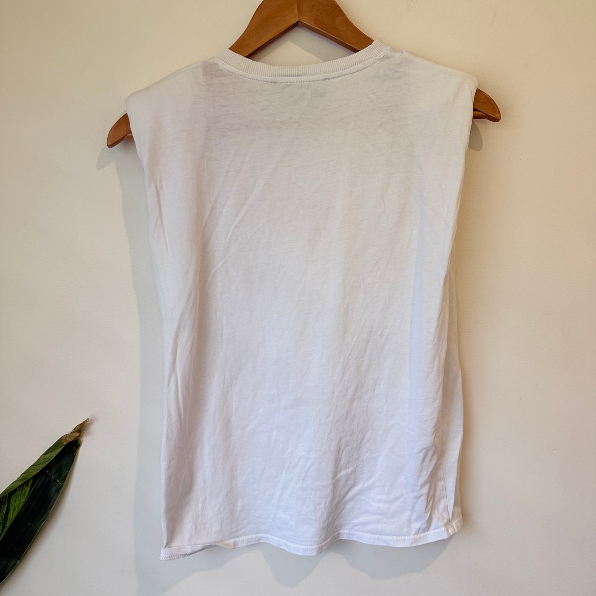 Decjuba White Sleeveless Tee Size S