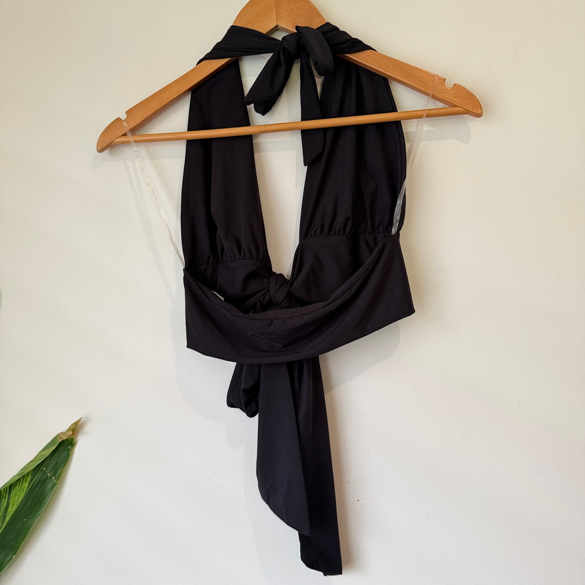 Glassons Black Halter Neck Tie Wrap Crop Top Size M