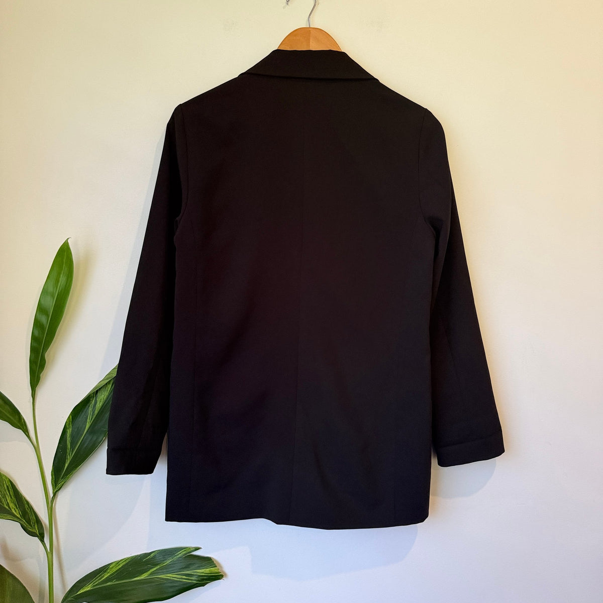 Brand Unknown Open-front Black Blazer Size U/Arm to U/Arm 51cm