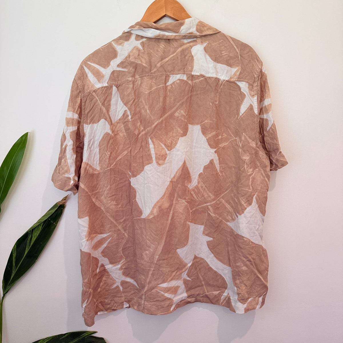 H & M Short-sleeve Resort Shirt Size XL