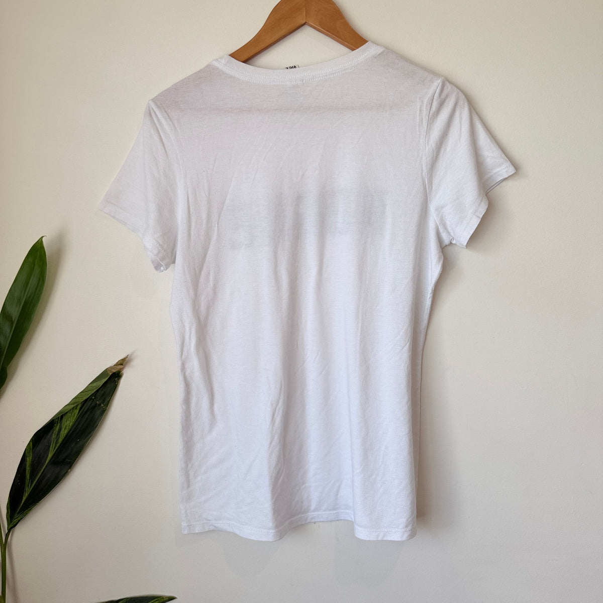 District Perfect Tri White Rogue Graphic Tee Size L