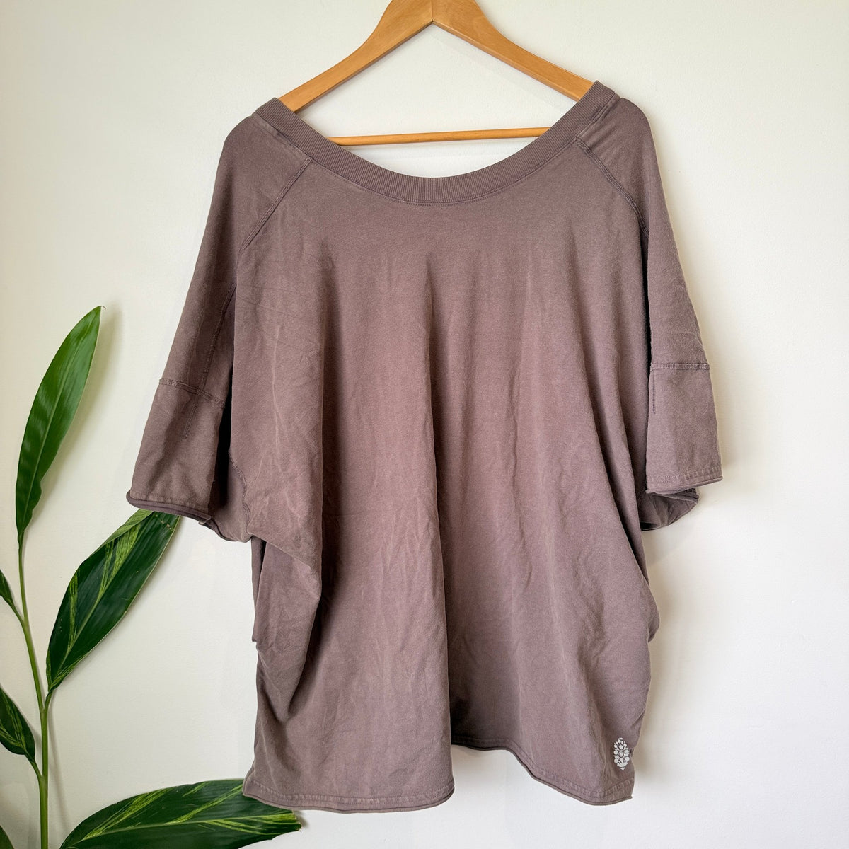 FP Movement Oversized V-Neck Tee Size S