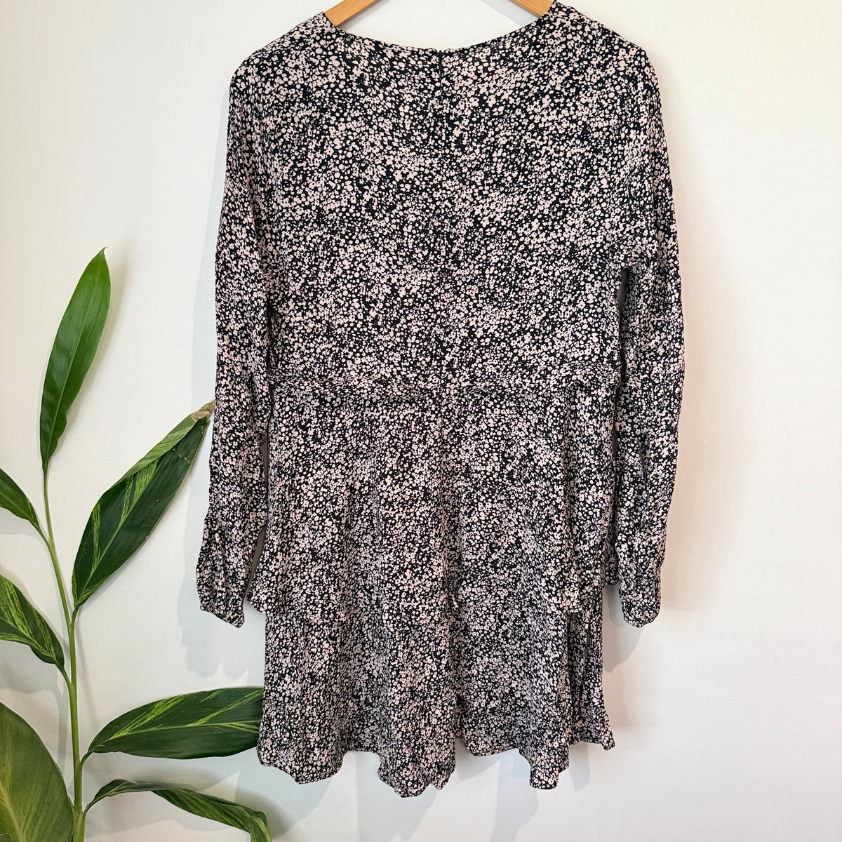 Ripe Maternity Black & Blush Ditsy Floral Long Sleeve Dress Size M