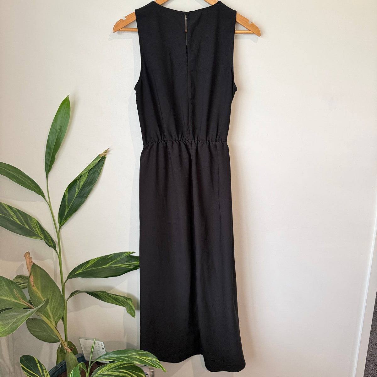Black Sleeveless Elastic Waist Wrap Skirt Midi Dress - 43cm u/arm