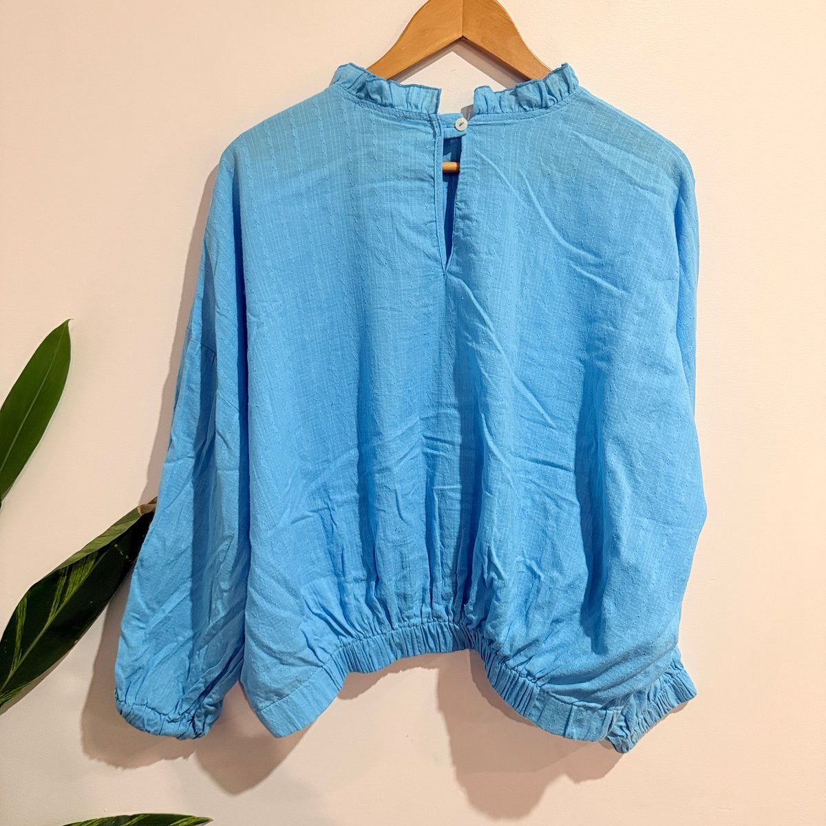 Ketz-ke Sky Blue Ruffle Neck Cotton Blouse Size 10