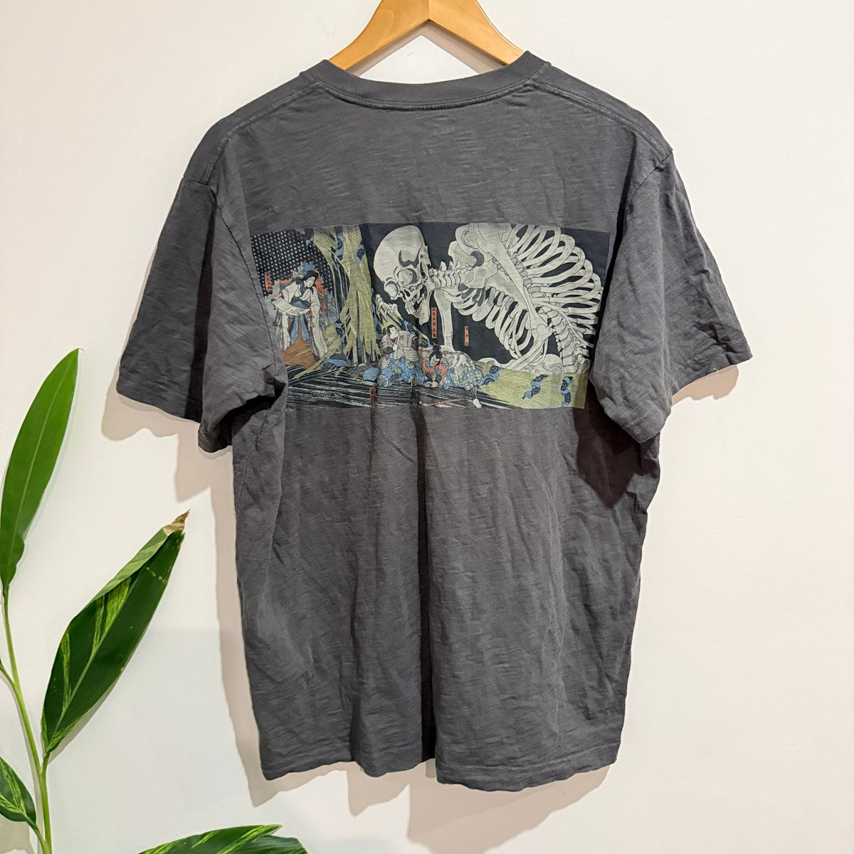 Uniqlo UT x MFA Boston Charcoal Skeleton Print Tee Size XL
