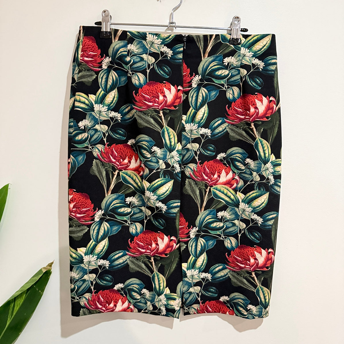 Zara Basic Black Waratah Floral Pencil Skirt Size M