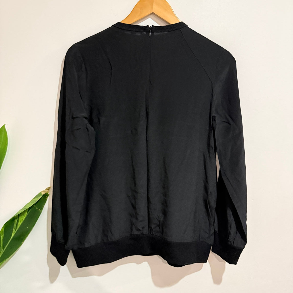 Juliette Hogan Black Sequin Lace Front Silk Top Size 10