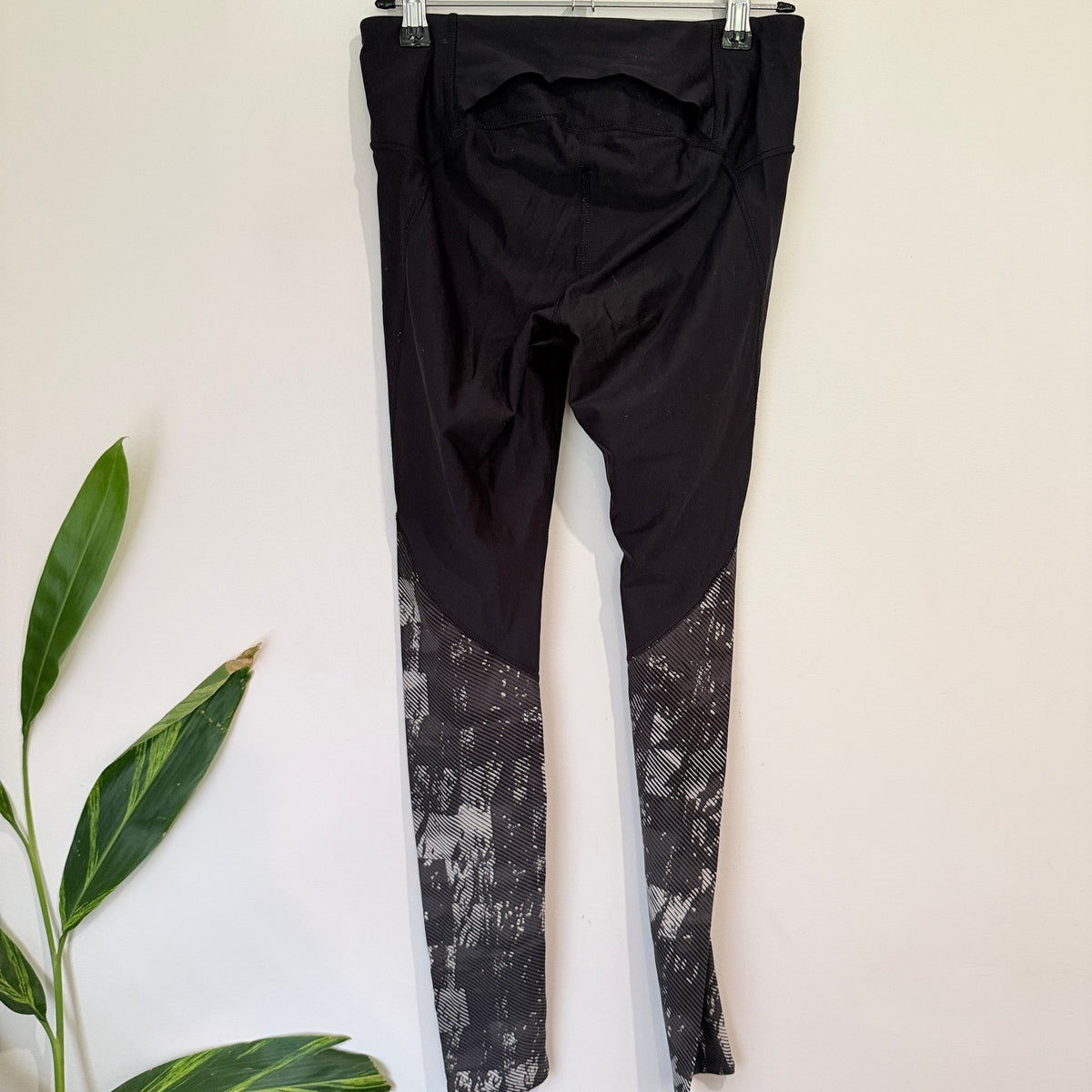 Under Armour HeatGear Black & Grey Print Leggings Size S