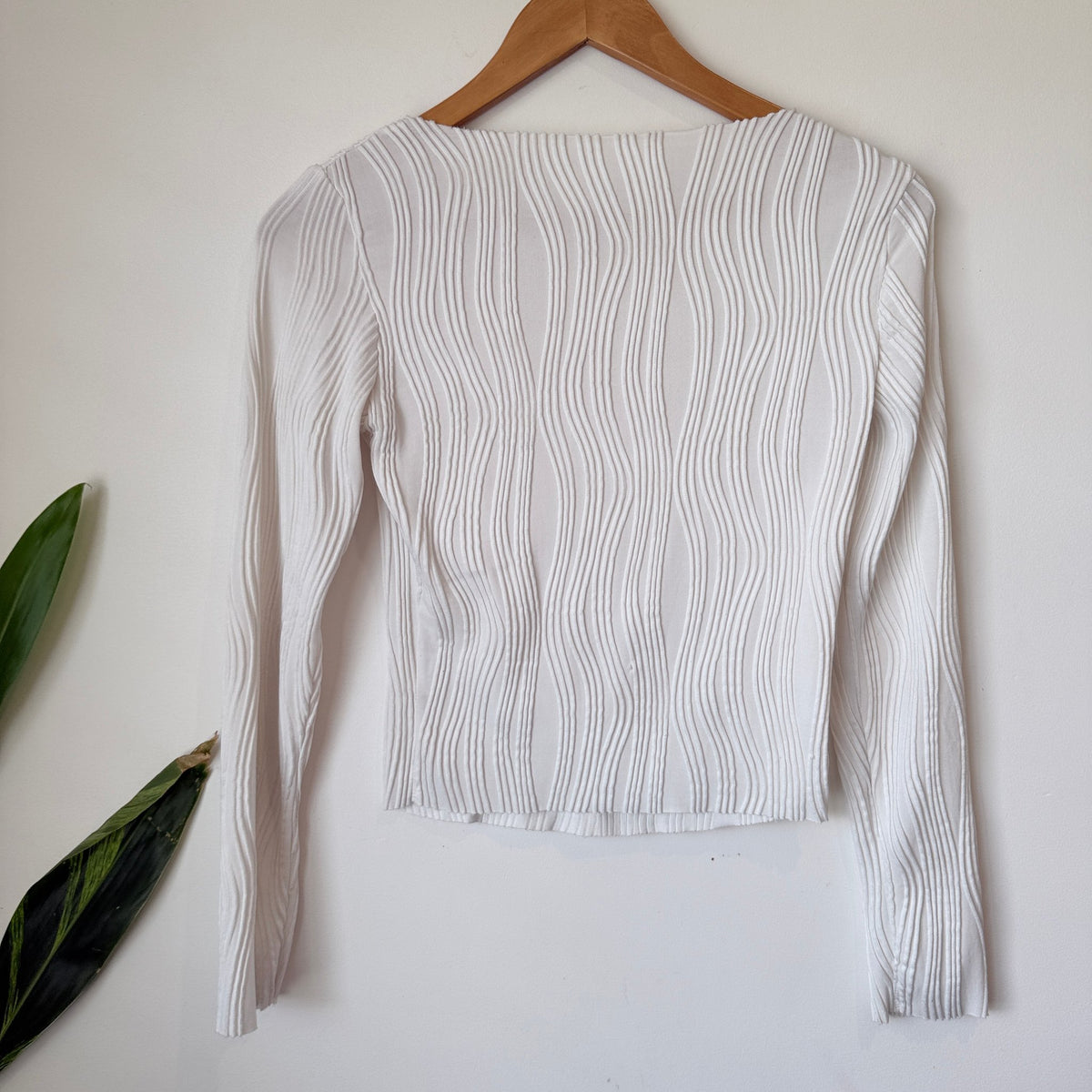 White Wave Textured Rib Long Sleeve Top Size XS | U/Arm to U/Arm 40cm