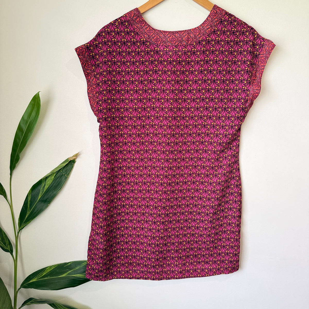 Jorge Magenta Geometric Print Cap Sleeve Top Size 10