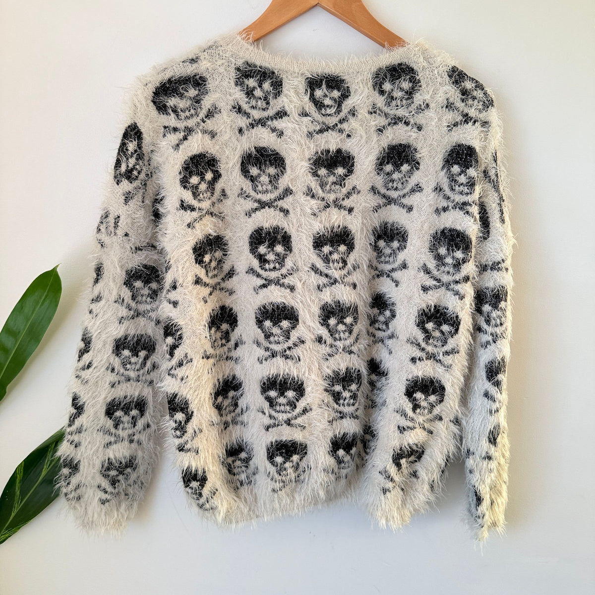 Cream & Black Skull Print Fluffy Knit Jumper Size U/Arm to U/Arm 61cm