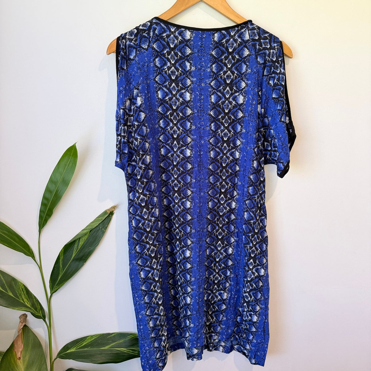 Vamp Blue Snake Print Cold Shoulder Shift Dress Size 12