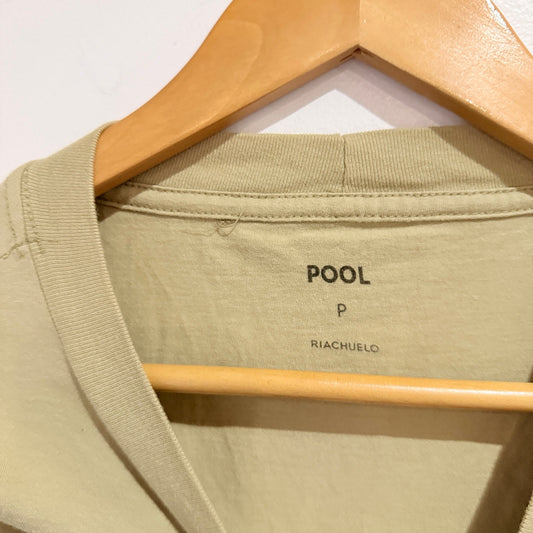 Pool Size S | U/Arm to U/Arm 52cm Graphic Crop Tee