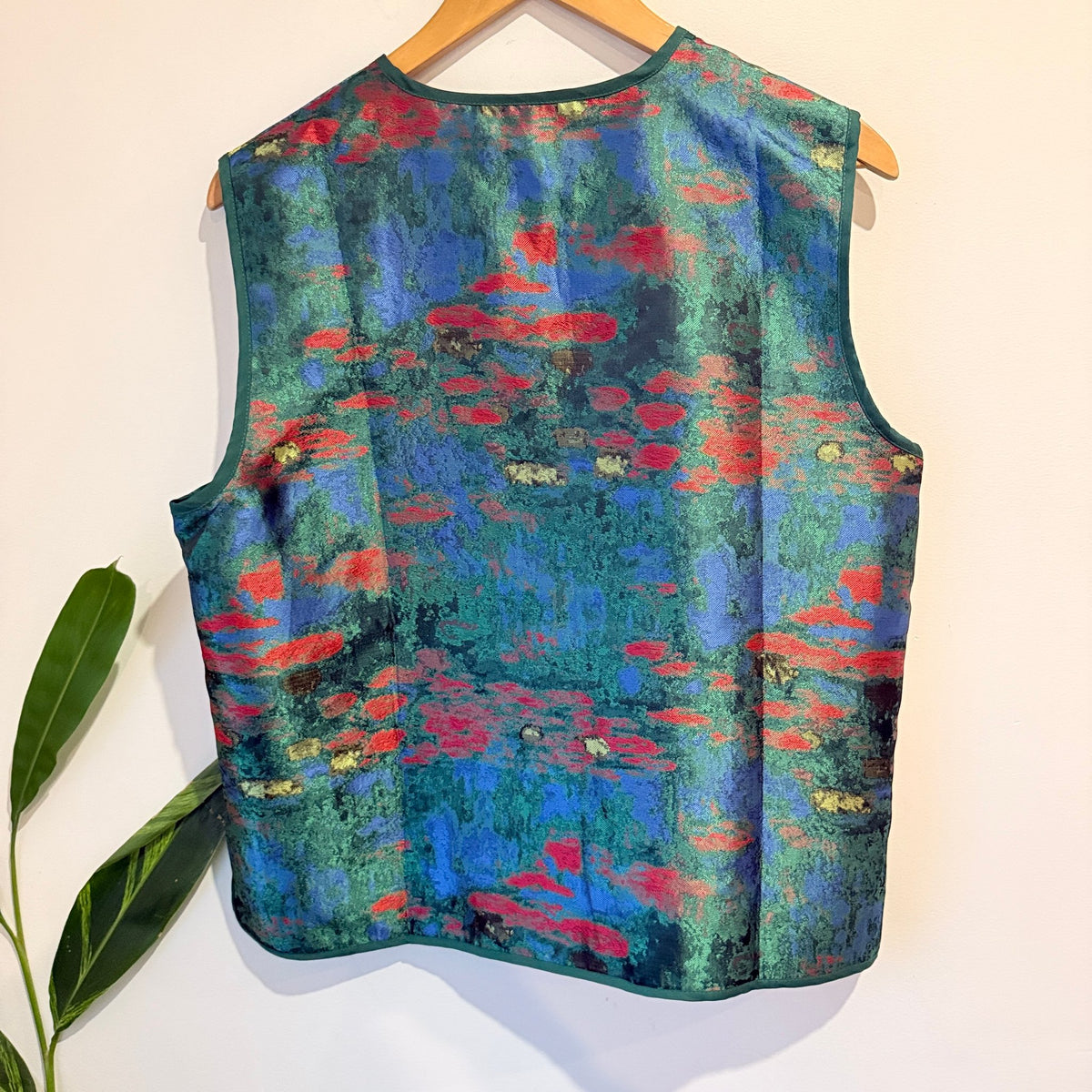 Brand Unknown Size U/Arm to U/Arm 54cm Jacquard Waist Coat