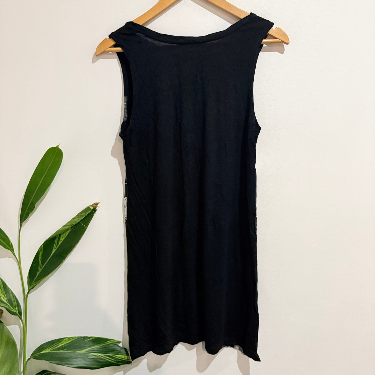 Decjuba Size S Feather Print Sleeveless Jersey Dress