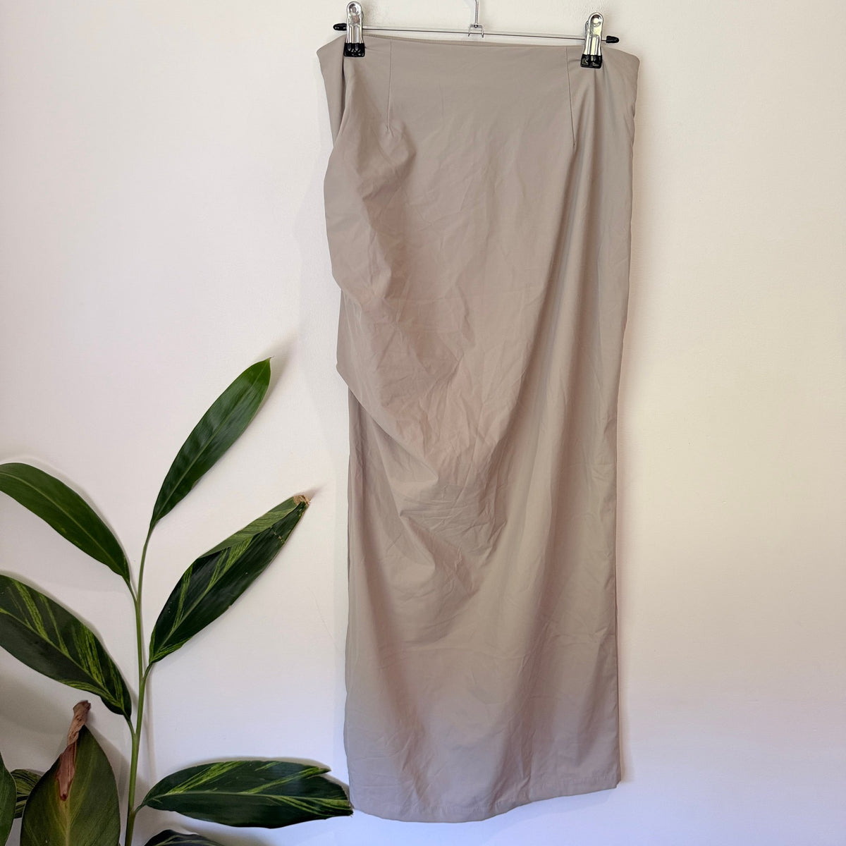 Brand Unknown Size M | Waist 76cm Ruched Side Split Midi Skirt