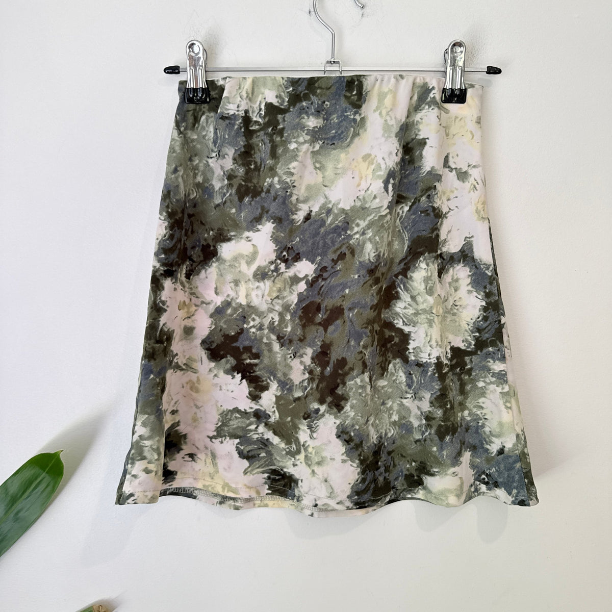Beginning Boutique Size 6 Abstract Floral Print Skirt