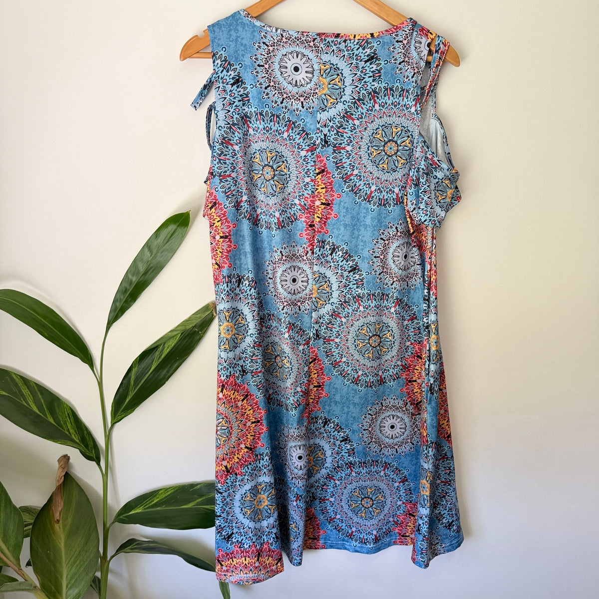 Brand Unknown Size XL Mandala Print Zip Front Cold Shoulder Dress