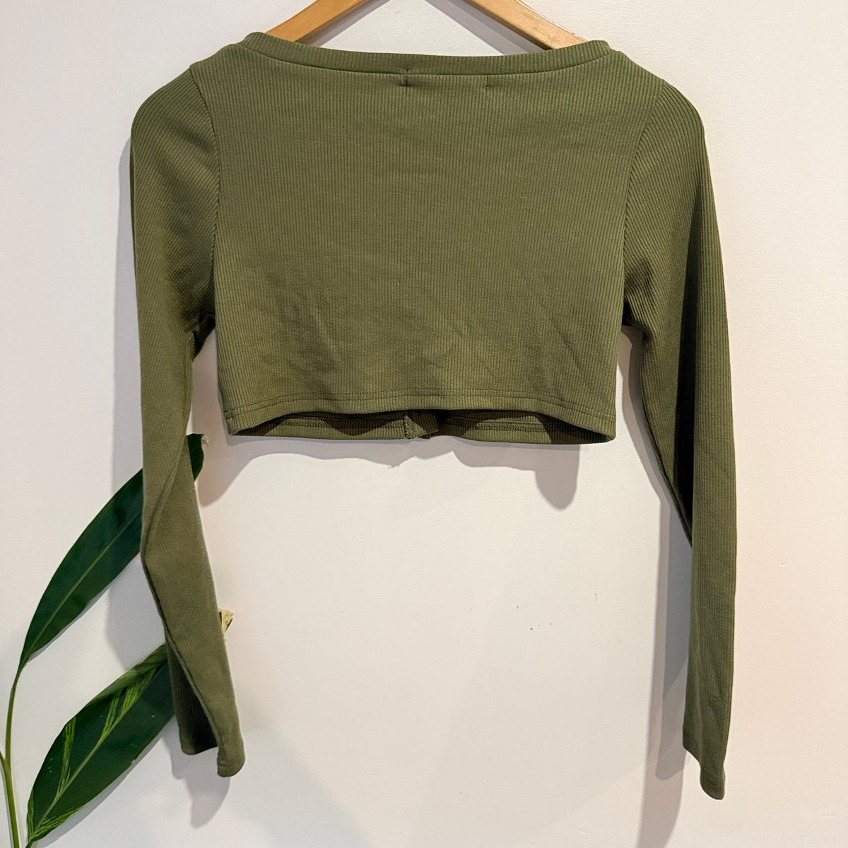 Naya Normcore Size M Ribbed Toggle Front Crop Top – photo 4